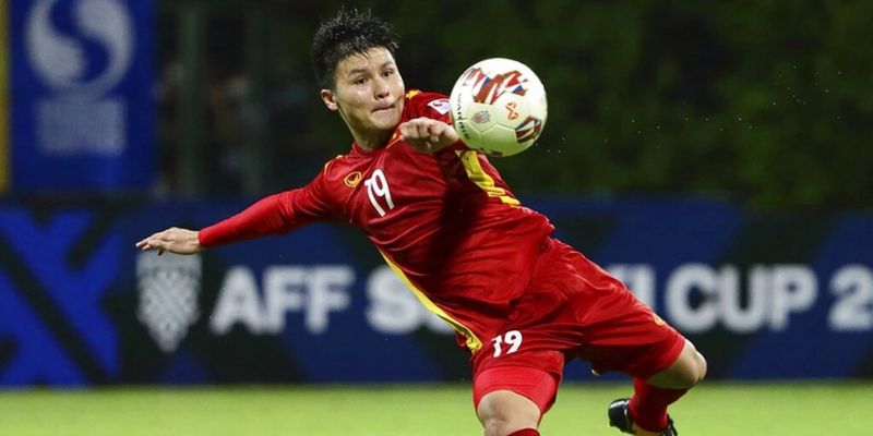 Tìm hiểu mức lương của Quang Hải tại Pau FC